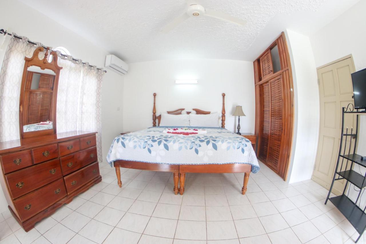 Van Villa Guesthouse Negril Exterior foto